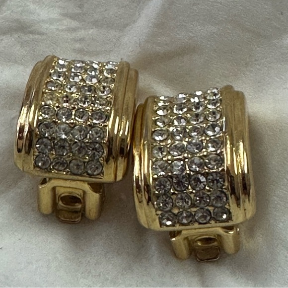 VINTAGE SIGNED 1980s CHRISTIAN DIOR EARRINGS Clip On with DIOR Pouch - Picture 7 of 11